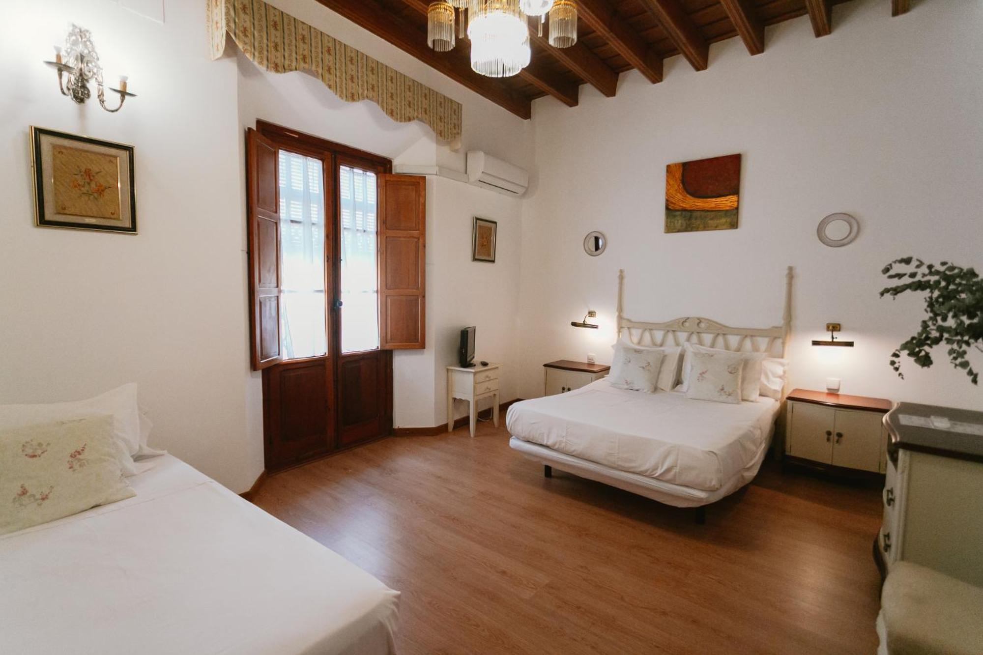 Komodo Casa Maravillas Rooms Sevilla Eksteriør billede