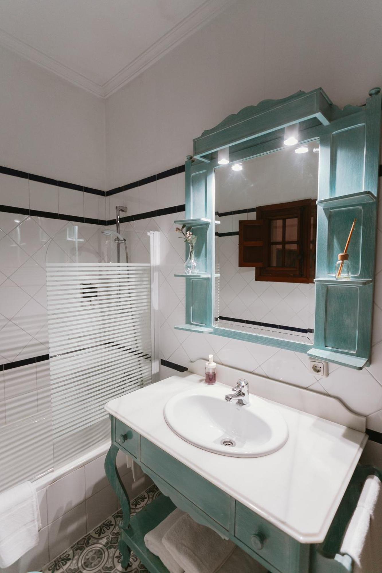 Komodo Casa Maravillas Rooms Sevilla Eksteriør billede